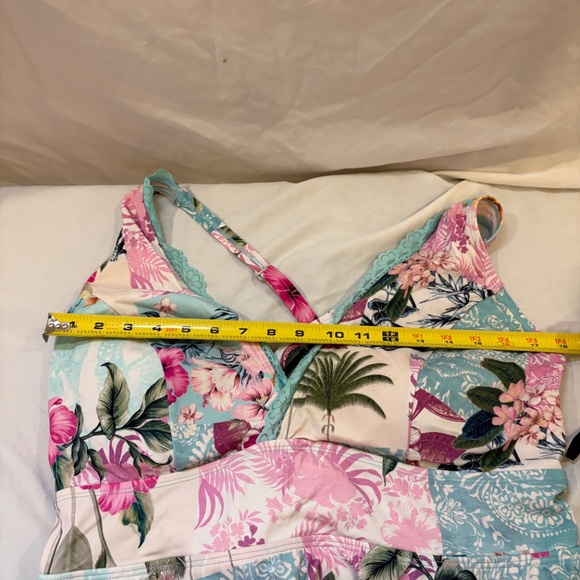 Torrid Bathing Suit Top Womens 3 Floral Criss Cross Strap Bra Swimsuit Plus - Picture 7 of 7